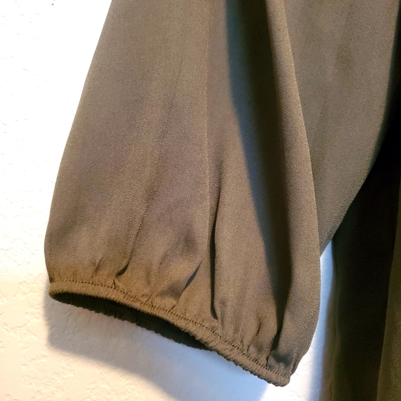 Women's Top - Picture 3 of 4